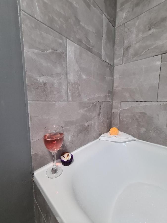 Coopers, Ground Floor Apartment With 2 Bedrooms And 2 Bathrooms Within A Georgian Listed Building Burton-upon-Trent Exterior photo